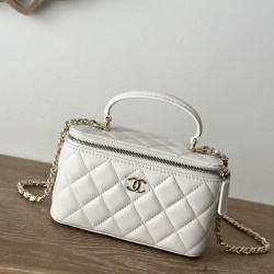 610 spot Chane new large chain makeup bag inside with a makeup mirror The new box bag actually added a handle to get the actual object was completely planted completely different temperament surprise stunning can be shoulder crossbody handheld can be load