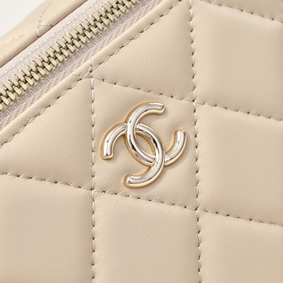 610 Fragrance grandmother's new box chain makeup bag is worthy of this year's popular models of this series since its launch has captured the hearts of too many girls small and cute on the body to reduce the age of good-looking body of the classic diamond