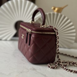 610 spot Chane new large chain makeup bag inside with a makeup mirror The new box bag actually added a handle to get the actual object was completely planted completely different temperament surprise stunning can be shoulder crossbody handheld can be load