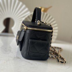 680 new 23k new pocket box bag chan11 every season will come out box bag 23k fall and winter out of this particularly good-looking side pocket more decorative salt sweet ball grain calf leather material more durable and can be cross-body can also be hand-