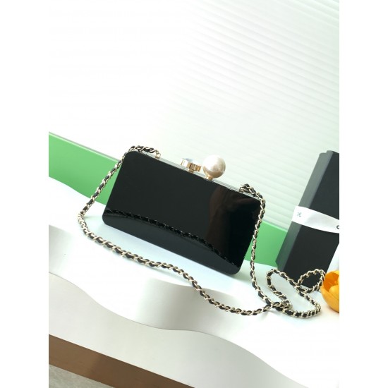 1450 25 A ready-to-wear collection diamond box evening bag Exclusive heavy shipments! This season's show in the Grand Palais in Paris staged a fairy tale feast of this series of works of innovative interpretation of the brand's style rules in exquisite de