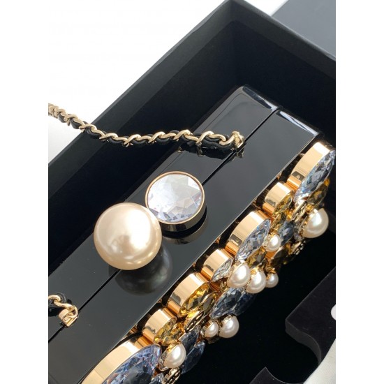 1450 25 A ready-to-wear collection diamond box evening bag Exclusive heavy shipments! This season's show in the Grand Palais in Paris staged a fairy tale feast of this series of works of innovative interpretation of the brand's style rules in exquisite de