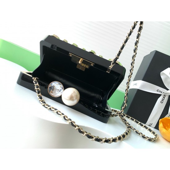 1450 25 A ready-to-wear collection diamond box evening bag Exclusive heavy shipments! This season's show in the Grand Palais in Paris staged a fairy tale feast of this series of works of innovative interpretation of the brand's style rules in exquisite de