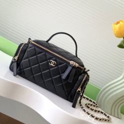 860 24K diamond lattice handle chain camera bag fall and winter new makeup bag makeup bag is a small fragrance respected popular style elegant and noble can be used as a variety of collector's series of vintage makeup box bag bag body double C logovintage