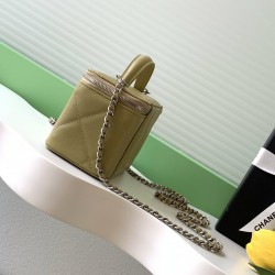 650 Chanel 25k large lattice box bag classic lattice pattern with caviar cowhide texture really no words hardware double C label exquisite and high-level handheld and chain shoulder back two kinds of back too poke me daily loaded with lipstick and powder 