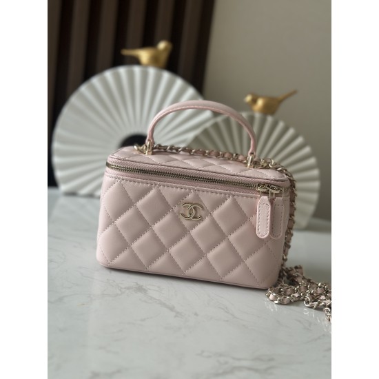 610 spot Chane new large chain makeup bag inside with a makeup mirror The new box bag actually added a handle to get the actual object was completely planted completely different temperament surprise amazing can be shoulder crossbody handheld can be loade