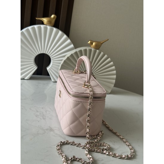 610 spot Chane new large chain makeup bag inside with a makeup mirror The new box bag actually added a handle to get the actual object was completely planted completely different temperament surprise amazing can be shoulder crossbody handheld can be loade