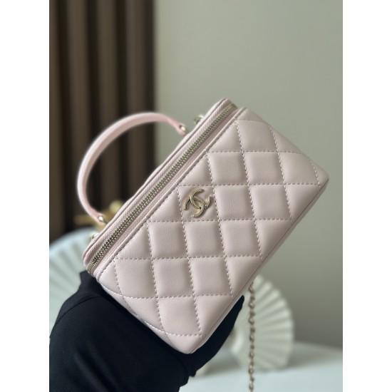 610 spot Chane new large chain makeup bag inside with a makeup mirror The new box bag actually added a handle to get the actual object was completely planted completely different temperament surprise amazing can be shoulder crossbody handheld can be loade