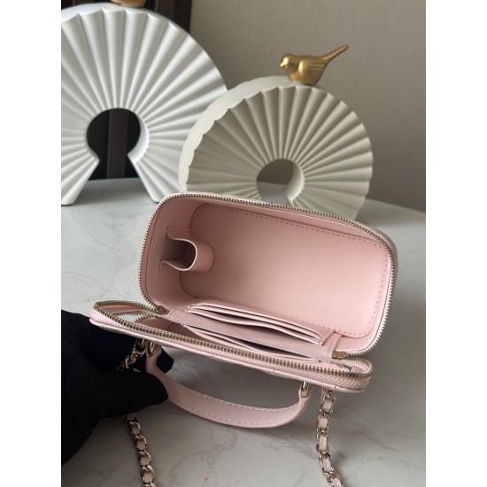 610 spot Chane new large chain makeup bag inside with a makeup mirror The new box bag actually added a handle to get the actual object was completely planted completely different temperament surprise amazing can be shoulder crossbody handheld can be loade