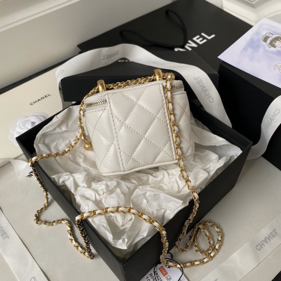 580 CHANE24C Double Gold Ball Box AP2292 This season's new double gold ball I really cute At first glance, I fell in love with this bag Classic black gold Double gold ball Chain adjustable length Hand carry crossbody and shoulder Capacity can also Size 11