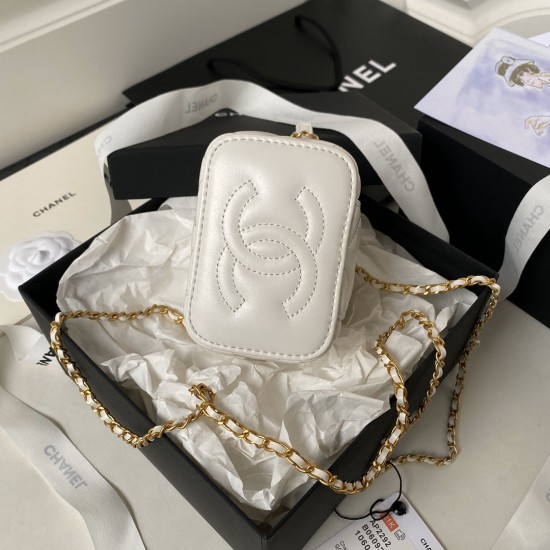 580 CHANE24C Double Gold Ball Box AP2292 This season's new double gold ball I really cute At first glance, I fell in love with this bag Classic black gold Double gold ball Chain adjustable length Hand carry crossbody and shoulder Capacity can also Size 11