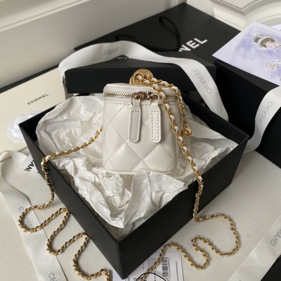 580 CHANE24C Double Gold Ball Box AP2292 This season's new double gold ball I really cute At first glance, I fell in love with this bag Classic black gold Double gold ball Chain adjustable length Hand carry crossbody and shoulder Capacity can also Size 11