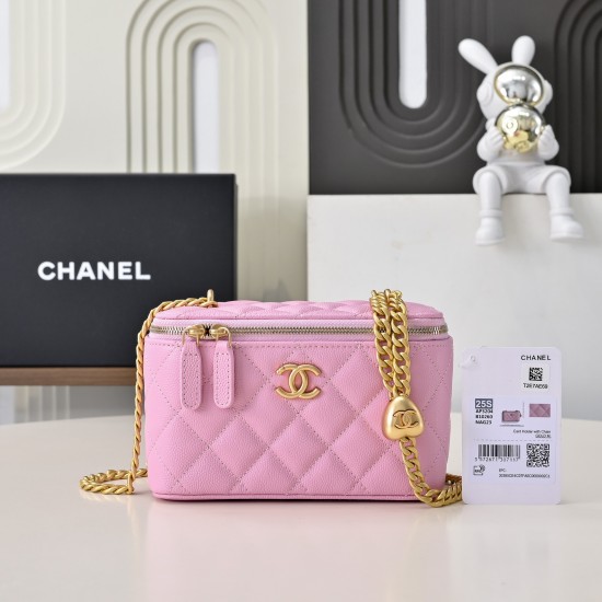 590 love adjustable buckle box bag Counter price to buy the development of the latest love adjustable buckle box bag inside there is also a makeup mirror throughout the hold more directly lovely to live in the atmosphere of the sense of direct bombing har