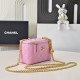 590 love adjustable buckle box bag Counter price to buy the development of the latest love adjustable buckle box bag inside there is also a makeup mirror throughout the hold more directly lovely to live in the atmosphere of the sense of direct bombing har