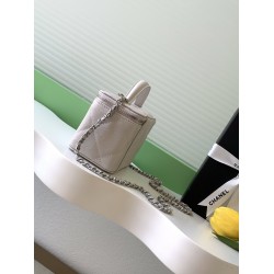 650 Chanel 25k large lattice box bag classic lattice pattern with caviar cowhide texture really no words hardware double C label exquisite and high-level handheld and chain shoulder back two kinds of back too poke me daily loaded with lipstick and powder 