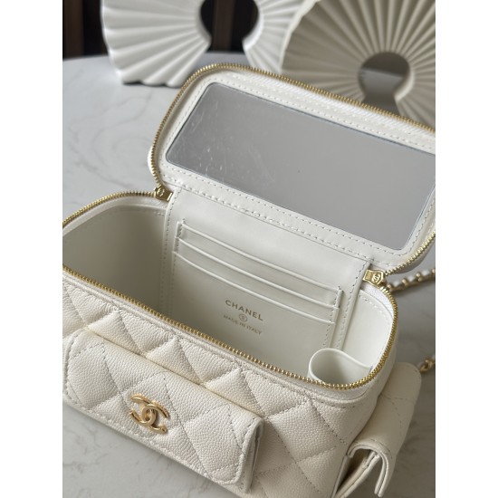 680 new 23k new pocket box bag chan11 every season will come out of the box bag 23k fall and winter out of this particularly good-looking side pockets more decorative salt sweet ball grain calf leather material more durable and can be cross-body and hand-