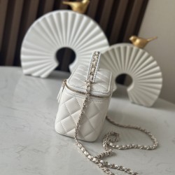 690 New Arrival NEChane1 explosive 25s Pearl Makeup Long Box Black Fragrant Door Forever Chane1 25s Cosmetic Bag with mirror anywhere you can make up Low-profile and elegant handle inlaid with small diamonds close up look is very delicate wherever you go 