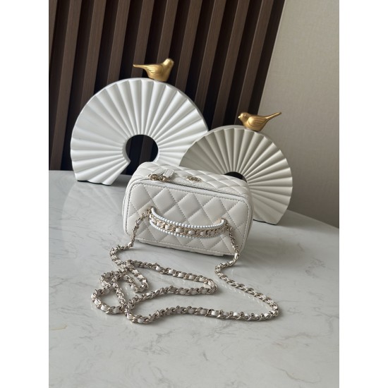 690 New Arrival NEChane1 explosive 25s Pearl Makeup Long Box Black Fragrant Door Forever Chane1 25s Cosmetic Bag with mirror anywhere you can make up Low-profile and elegant handle inlaid with small diamonds close up look is very delicate wherever you go 