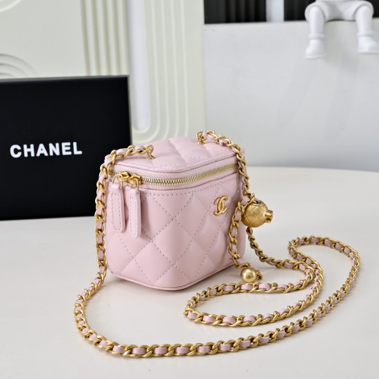550 top version of the steel and gold ball box bag exquisite chic chain small cosmetic case decent square shape mini cute invincible a small space in addition to the phone to put not trivial small objects or quite can be stored decorative metal ball adjus