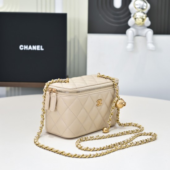 590 top version of the gold ball box bag exquisite chic chain small cosmetic case decent square shape mini cute invincible a small space in addition to the phone to put not trivial small objects are still quite able to store the decorative metal ball adju