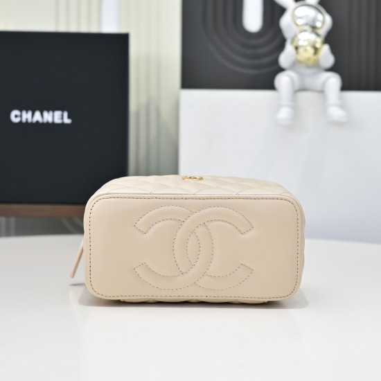 590 top version of the gold ball box bag exquisite chic chain small cosmetic case decent square shape mini cute invincible a small space in addition to the phone to put not trivial small objects are still quite able to store the decorative metal ball adju