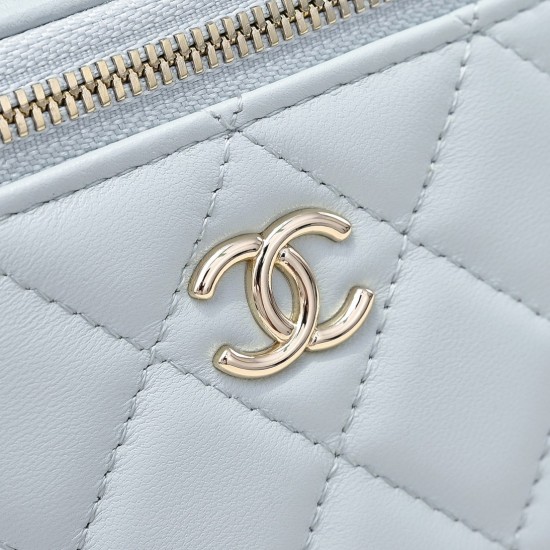 580 Fragrance grandmother's new box chain makeup bag is worthy of this year's popular models since the launch of this series has captured the hearts of too many girls small and cute on the body to reduce the age of good-looking body of the classic diamond