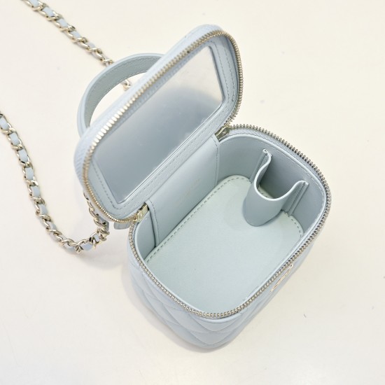 580 Fragrance grandmother's new box chain makeup bag is worthy of this year's popular models since the launch of this series has captured the hearts of too many girls small and cute on the body to reduce the age of good-looking body of the classic diamond