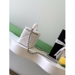 650 Chanel 25k large lattice box bag classic lattice pattern with caviar cowhide texture really no words hardware double C label exquisite and high-level handheld and chain shoulder back two kinds of back too poke me daily loaded with lipstick and powder 