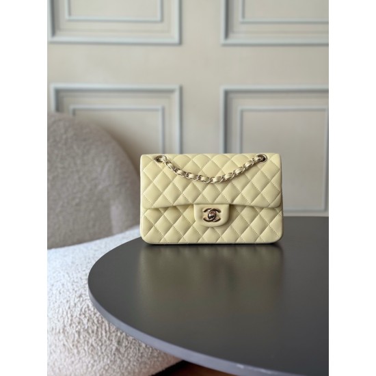 730 upgraded version of the full name Classic Fla0 lambskin size 236514cm leather original Haas lining imported lambskin hardware 24K plating all-steel hardware classic CF255 is to have people fall in love with the charm of the first sight to go wherever 