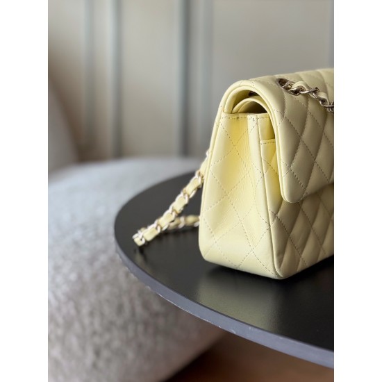 730 upgraded version of the full name Classic Fla0 lambskin size 236514cm leather original Haas lining imported lambskin hardware 24K plating all-steel hardware classic CF255 is to have people fall in love with the charm of the first sight to go wherever 