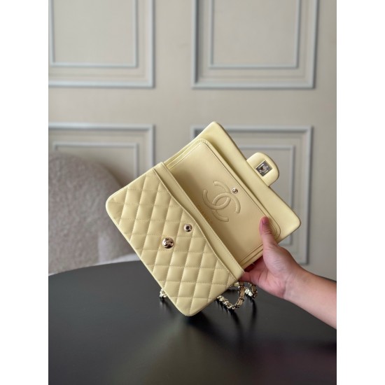 730 upgraded version of the full name Classic Fla0 lambskin size 236514cm leather original Haas lining imported lambskin hardware 24K plating all-steel hardware classic CF255 is to have people fall in love with the charm of the first sight to go wherever 