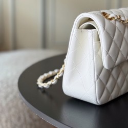 730 upgraded version of the full name Classic Fla0 lambskin size 236514cm leather original Haas lining imported lambskin hardware 24K plating all-steel hardware classic CF255 is to have people fall in love with the charm of the first sight to go wherever 