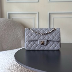 730 upgraded version of the full name Classic Fla0 lambskin size 236514cm leather original Haas lining imported lambskin hardware 24K plating all-steel hardware classic CF255 is to have people fall in love with the charm of the first sight to go wherever 