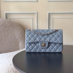 730 upgraded version of the full name Classic Fla0 lambskin size 236514cm leather original Haas lining imported lambskin hardware 24K plating all-steel hardware classic CF255 is to have people fall in love with the charm of the first sight to go wherever 