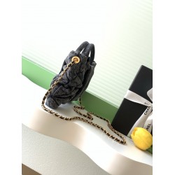 730 Chanel 25K bow comes denim this season is the bow element deep poke my teenage heart clothes look so much better price is also much better than the handmade shop bag the hottest two denim flap chain bag similar to the airport bag is very light and fas