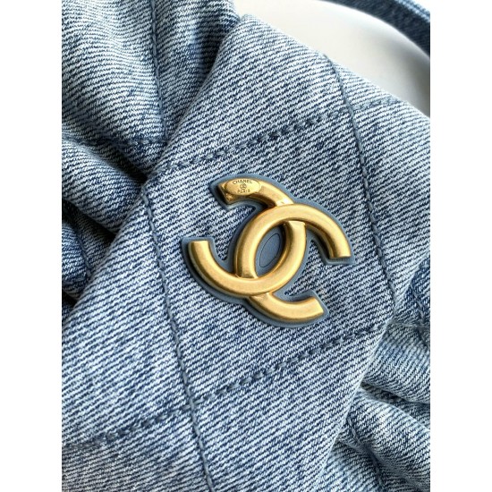 730 Chanel 25K bow comes denim this season is the bow element deep poke my teenage heart clothes look so much better price is also much better than the handmade shop bag the hottest two denim flap chain bag similar to the airport bag is very light and fas