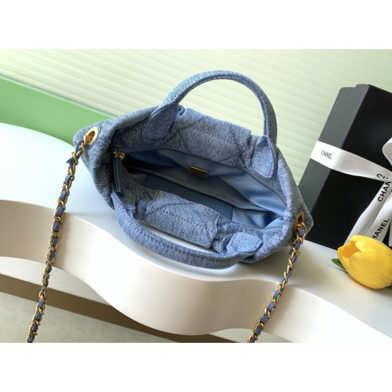 730 Chanel 25K bow comes denim this season is the bow element deep poke my teenage heart clothes look so much better price is also much better than the handmade shop bag the hottest two denim flap chain bag similar to the airport bag is very light and fas