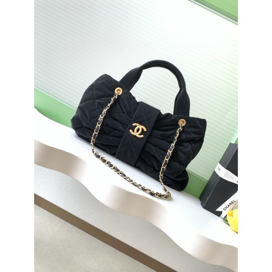 730 Chanel 25K bow is coming this season is the bow element deep poke my girly heart clothes look so much better the price is also much better than the handmade shop bag the hottest two denim flap chain bag similar to the airport bag is very light and fas