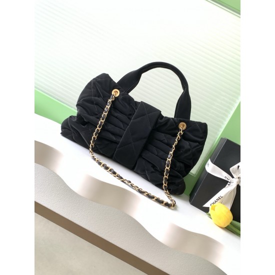 730 Chanel 25K bow is coming this season is the bow element deep poke my girly heart clothes look so much better the price is also much better than the handmade shop bag the hottest two denim flap chain bag similar to the airport bag is very light and fas