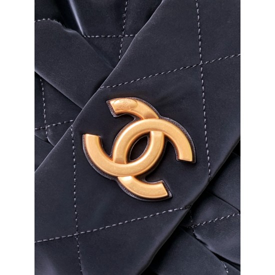 730 Chanel 25K bow is coming this season is the bow element deep poke my girly heart clothes look so much better the price is also much better than the handmade shop bag the hottest two denim flap chain bag similar to the airport bag is very light and fas