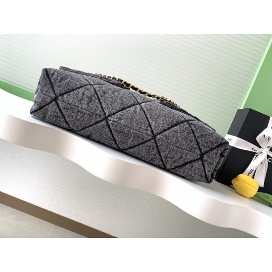 880 Chanel 25K is worthy of Chanel denim really too heartwarming pocket on the front immediately make the classic diamond grid more a sense of function retro generous object is too exquisite armpit back is too practical capacity can be loaded with daily e