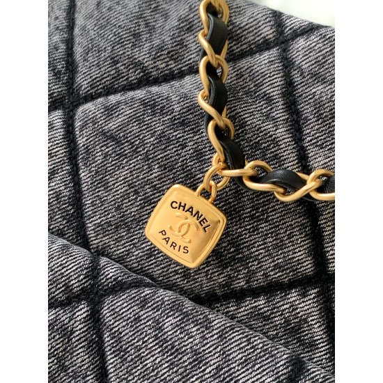880 Chanel 25K is worthy of Chanel denim really too heartwarming pocket on the front immediately make the classic diamond grid more a sense of function retro generous object is too exquisite armpit back is too practical capacity can be loaded with daily e