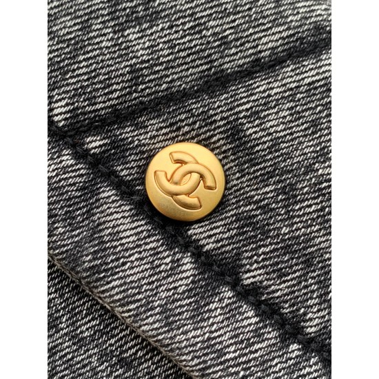 880 Chanel 25K is worthy of Chanel denim really too heartwarming pocket on the front immediately make the classic diamond grid more a sense of function retro generous object is too exquisite armpit back is too practical capacity can be loaded with daily e
