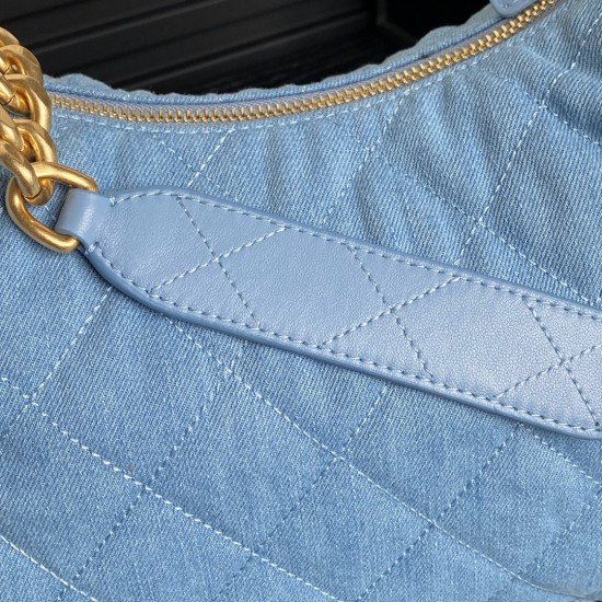 780 Cowboy Chane125C Early Spring Collection AS5302 Hoho Hippie Bag The double pocket design is very special The effect on the body is really great Casual and elegant Metal chain Hipster and retro Capacity is very large Size 273518 cm