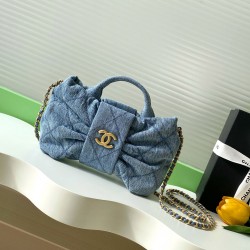 750 Chanel 25K bow comes denim this season is the bow element deep poke my teenage heart clothes look so much better price is also much better than the handmade shop bag the hottest two denim flap chain bag similar to the airport bag is very light and fas