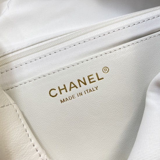 930 25k underarm bag hippie hobo bag is too cool 25k hippie hobo bag classic large diamond lattice big thick chain point 8 heavy gold chain is very sense of points the surface of the old effect is very Vintage sense of the bag body soft capacity is very l