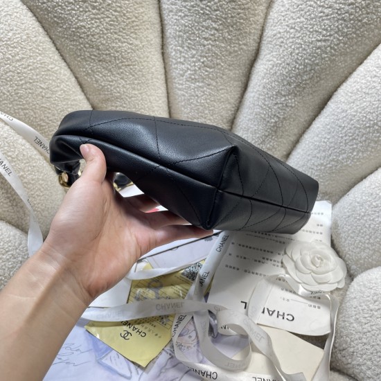 780 25k underarm bag hippie hobo bag is too cool 25k hippie hobo bag classic large diamond lattice big thick chain point 8 heavy gold chain is very sense of points the surface of the old effect is very Vintage sense of antique body soft capacity is very l