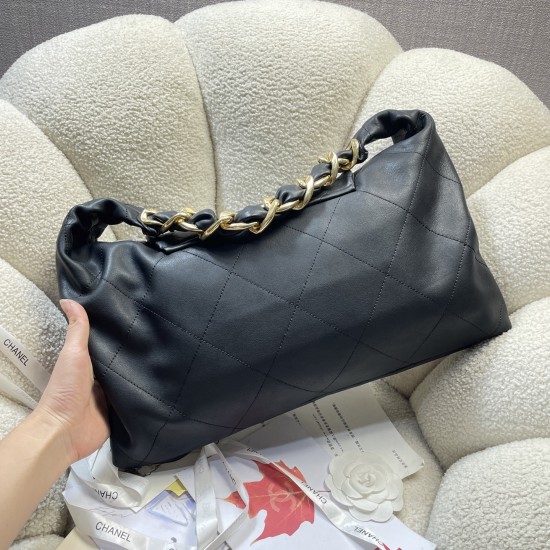 800 25k underarm bag hippie hobo bag is too cool 25k hippie hobo bag classic large diamond lattice big thick chain point 8 heavy gold chain is very sense of points the surface of the old effect is very Vintage sense of antique body soft capacity is very l