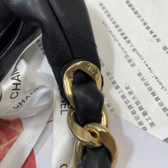 800 25k underarm bag hippie hobo bag is too cool 25k hippie hobo bag classic large diamond lattice big thick chain point 8 heavy gold chain is very sense of points the surface of the old effect is very Vintage sense of antique body soft capacity is very l