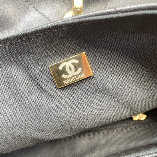 800 25k underarm bag hippie hobo bag is too cool 25k hippie hobo bag classic large diamond lattice big thick chain point 8 heavy gold chain is very sense of points the surface of the old effect is very Vintage sense of antique body soft capacity is very l